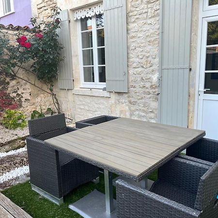 Charmante Charentaise Saint-Jean-dʼAngély Bagian luar foto