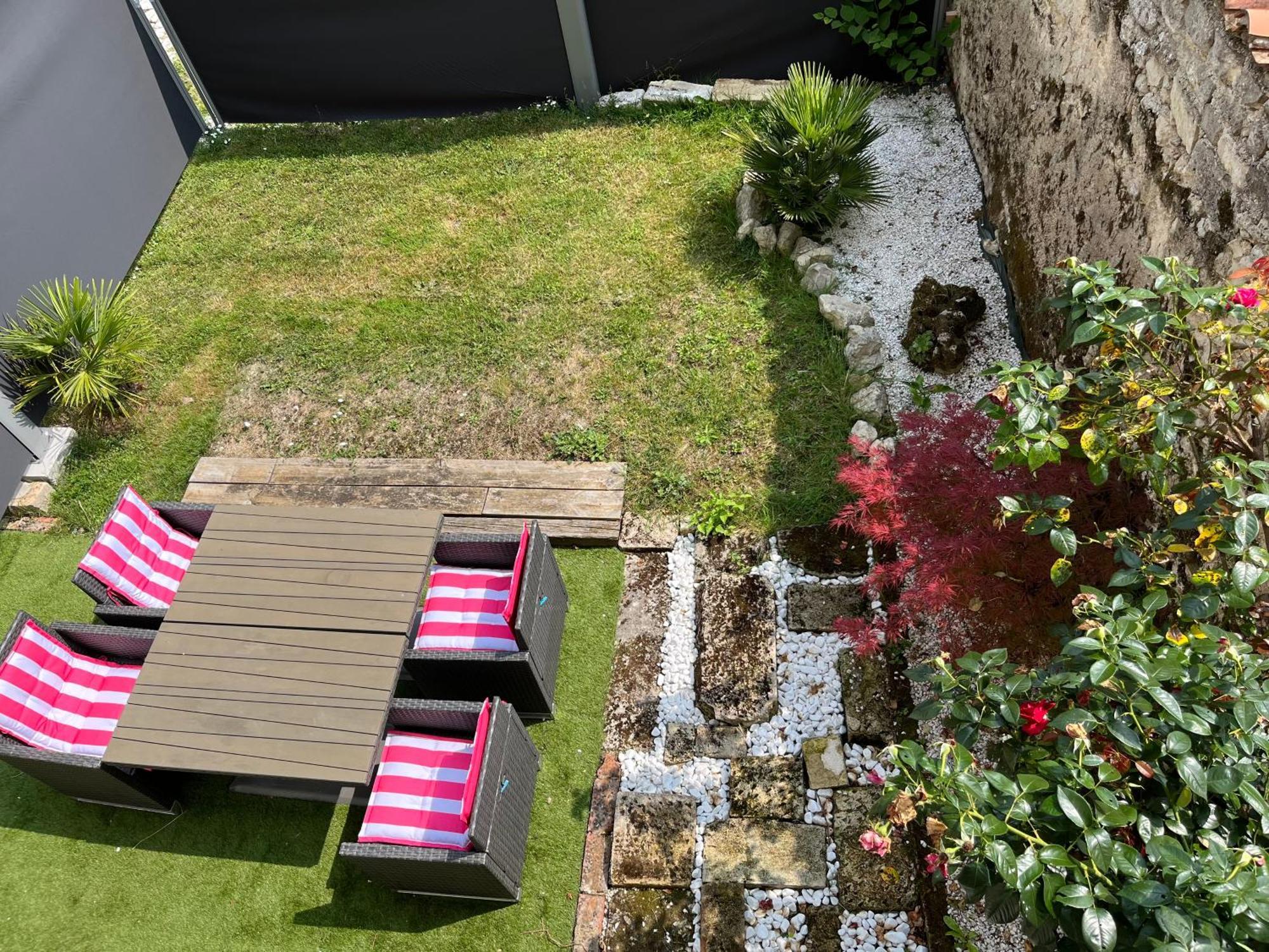 Charmante Charentaise Saint-Jean-dʼAngély Bagian luar foto